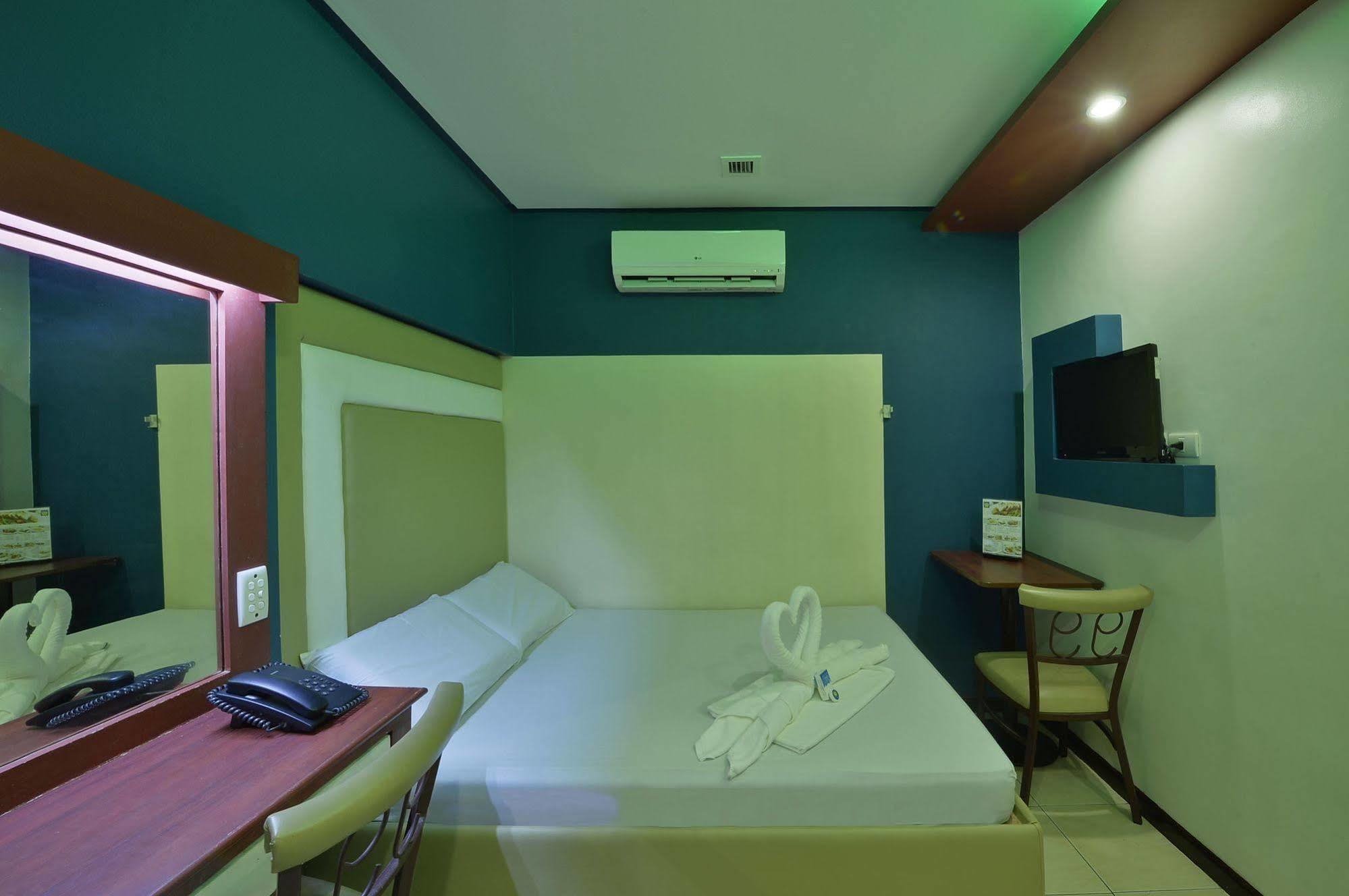 Hotel 99 Cubao Quezon City Exterior photo
